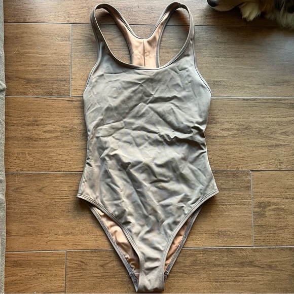 Turbo Suit - Picture 2 of 4